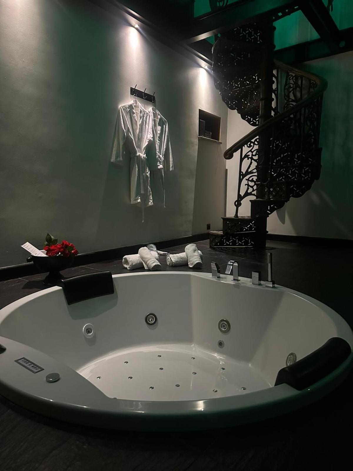 Suite Wellness สปริมอนต์ ภายนอก รูปภาพ